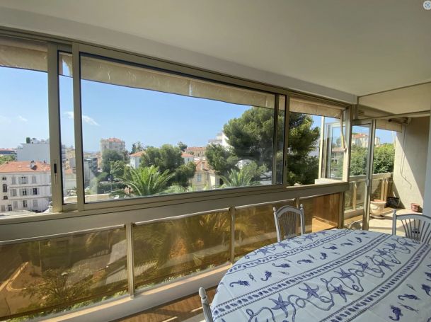 A vendre  appartement t2 78 m² BORD DE MER Cannes