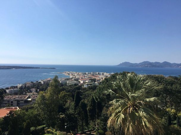 A vendre VASTE APPARTEMENT T3 118 M² VUE MER Cannes