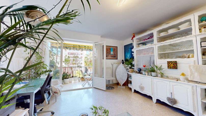 A vendre BEL Appartement T3 73 M² BORD DE MER Cannes