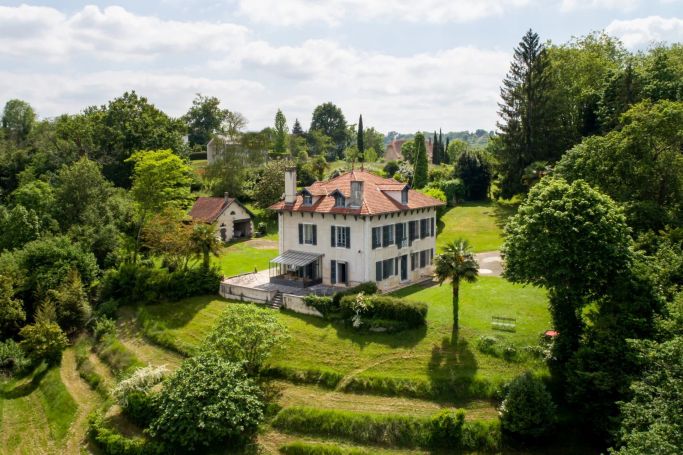 A vendre MAISON DE MAITRE 9 PIECES 338 M² PAU