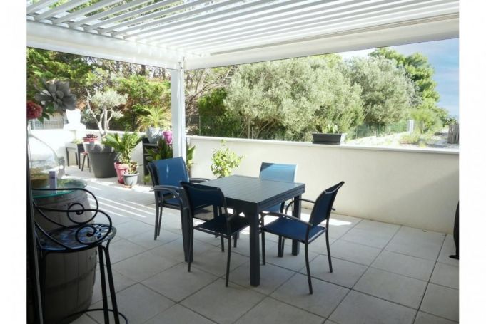 APPARTEMENT DE PRESTIGE T3 60 M2 TERRASSE BORD DE MER MEZE