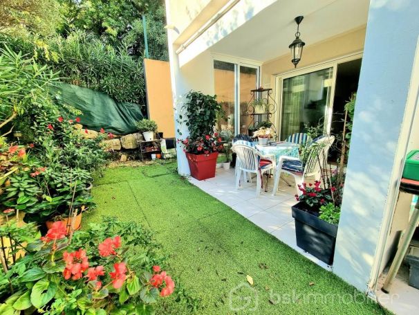 APPARTEMENT T3 71 M2 TERRASSE BORD DE MER CANNES