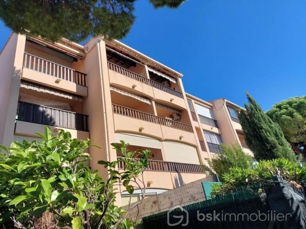 STUDIO  21 M2 BORD DE MER SANARY SUR MER