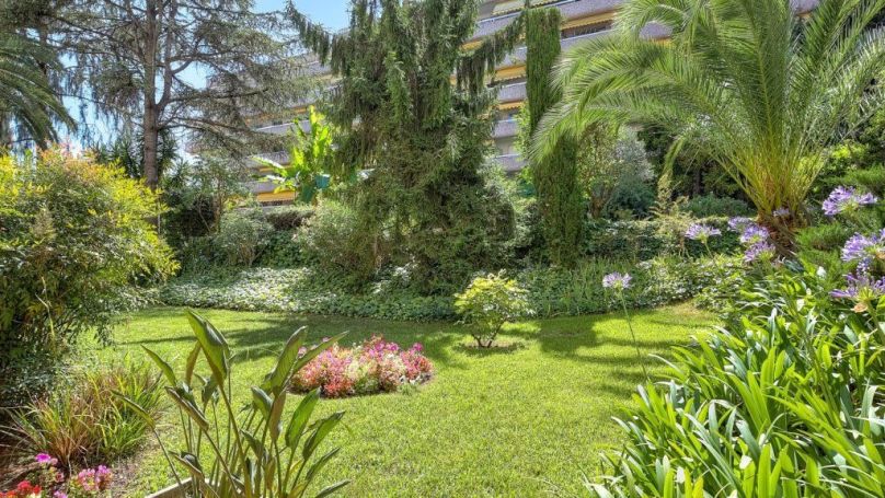 A louer APPARTEMENT DE PRESTIGE NEUF T3 72 M2 TERRASSE BORD DE MER NICE