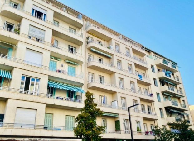 APPARTEMENT T3 76 M2 BORD DE MER NICE