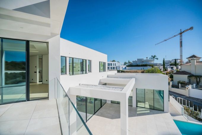 PENTHOUSE DE PRESTIGE T6 832 M2 PIEDS DANS L'EAU MARBELLA