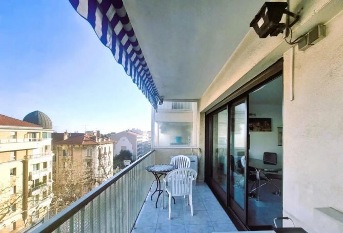 APPARTEMENT DE PRESTIGE T3 89 M2 TERRASSE VUE MER CANNES