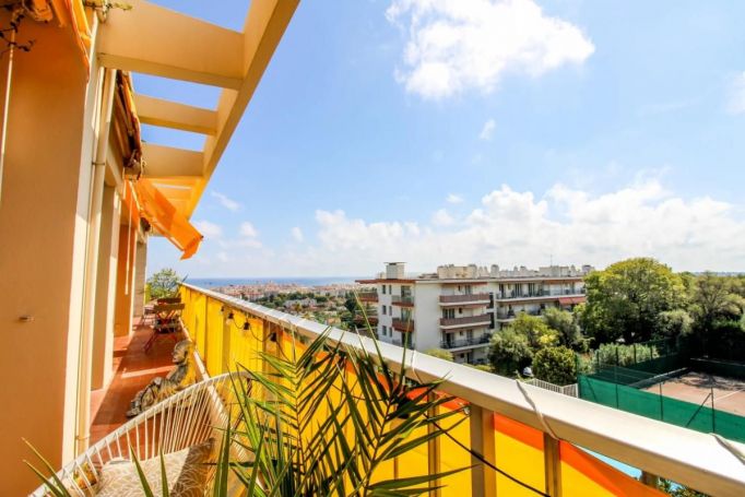 APPARTEMENT T4 73 M2 TERRASSE VUE MER ANTIBES