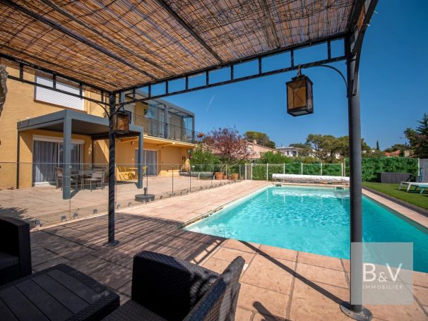 A vendre Magnifique villa 7 piEces 161 M² PISCINE SAINT RAPHAEL