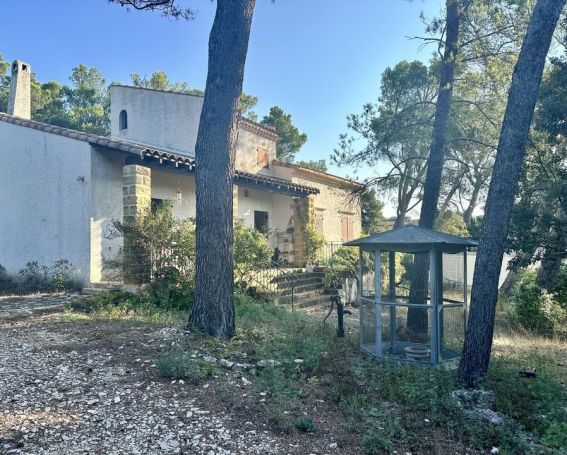 A vendre Villeneuves les Avignon, Villa 140m2, terrain de 1800 m2 30400 Villeneuve Les Avignon