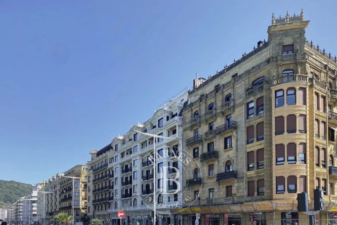 A vendre VASTE APPARTEMENT 122 M² A RENOVER SAN SEBASTIAN