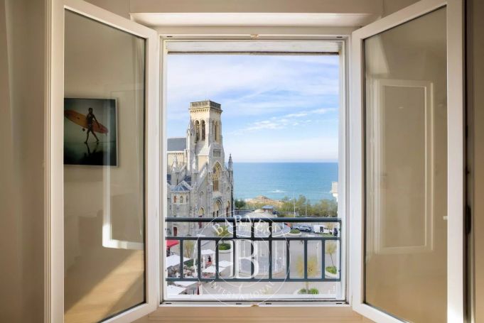 A vendre BEL APPARTEMENT T3 85 M² CENTRE VILLE VUE MER BIARRITZ