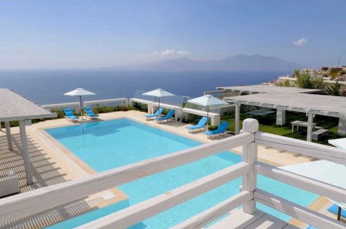 MAISON  1 500 M2 BORD DE MER THIRA