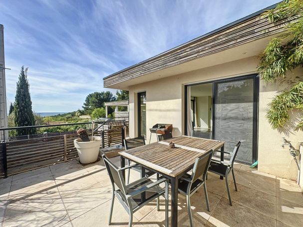 A vendre BELLE VILLA 5 PIECES 130 m² VUE MER Bandol