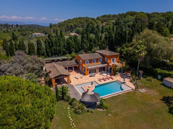 MAISON  10 PIECES 472 M2  MOUGINS