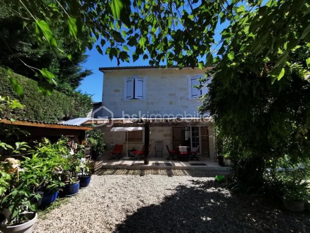 MAISON  DE MAîTRE BORD DE MER AMBARES ET LAGRAVE