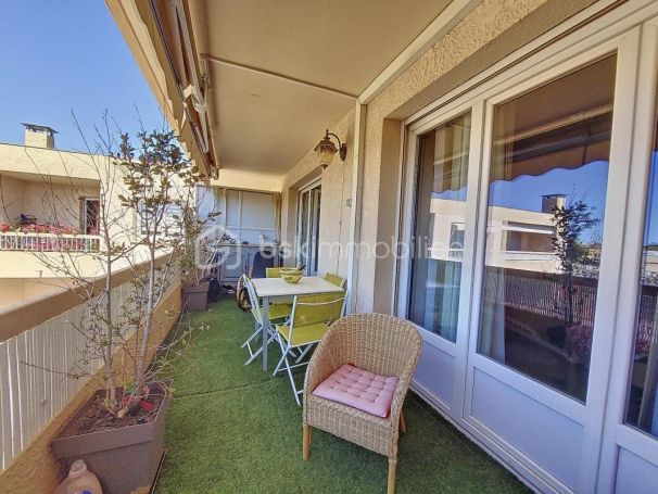 APPARTEMENT DE PRESTIGE T3 66 M2 TERRASSE BORD DE MER SANARY SUR MER