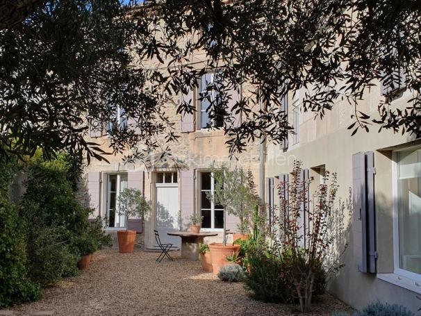 A vendre SUPERBE MAS 260Â² AU CALME AVEC SA PISCINE ET SON JARDIN PAYSAGER  Maussane Les Alpilles