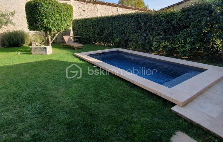 A vendre SUPERBE MAS 260Â² AU CALME AVEC SA PISCINE ET SON JARDIN PAYSAGER  Maussane Les Alpilles