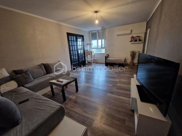 APPARTEMENT T5 89 M2  NIMES