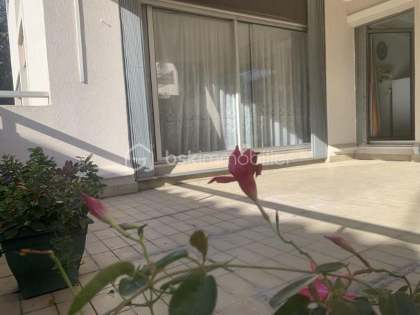 APPARTEMENT T3 98 M2 TERRASSE  NIMES