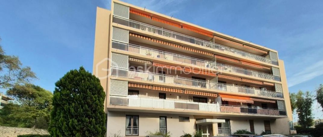 APPARTEMENT T3 66 M2 TERRASSE BORD DE MER HYERES