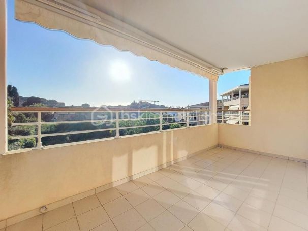 APPARTEMENT DE PRESTIGE T4 85 M2 TERRASSE BORD DE MER SIX FOURS LES PLAGES