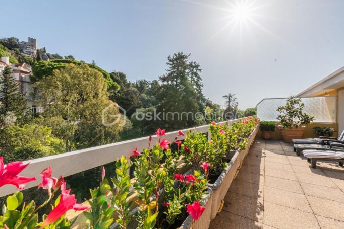 APPARTEMENT DE PRESTIGE T5 125 M2 TERRASSE BORD DE MER HYERES