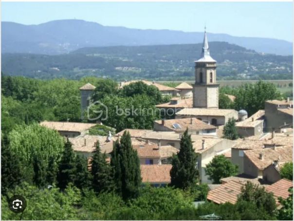 A vendre Proche du Village de la Roque d'AnthEron Terrain constructible 700m2La Roque D Antheron