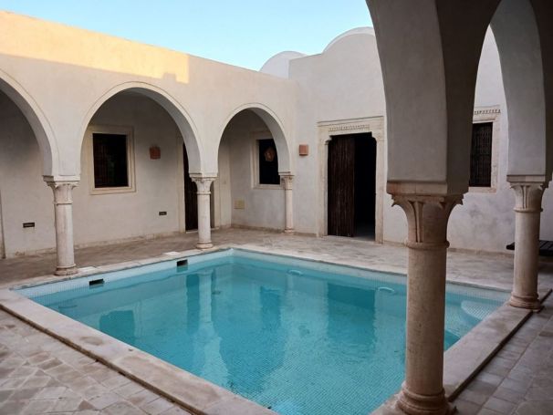 A louer MAISON  5 PIECES 120 M2 BORD DE MER MIDOUN DJERBA