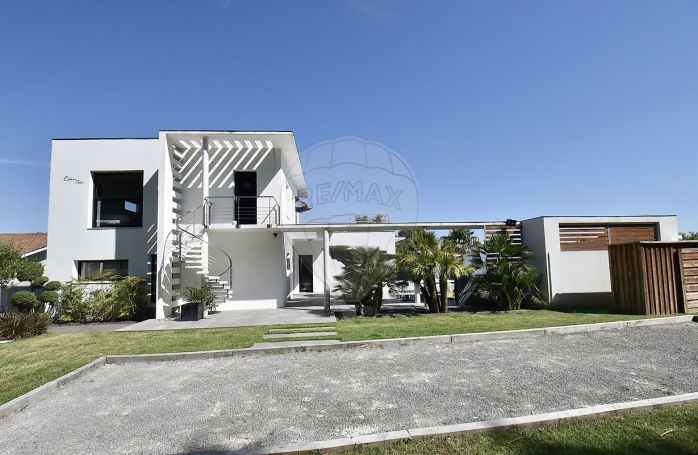 MAISON  CONTEMPORAINE BORD DE MER SAINT PALAIS SUR MER