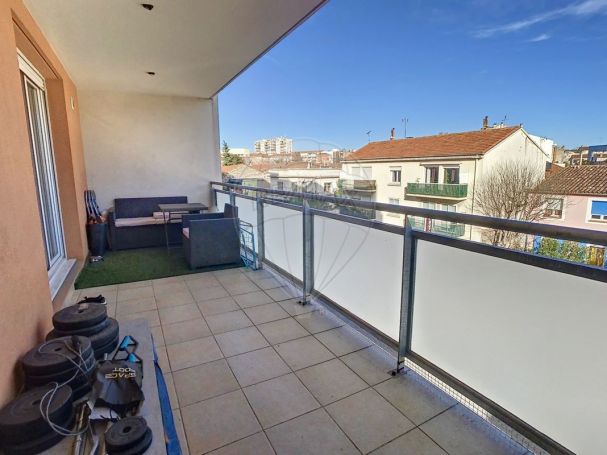 APPARTEMENT T2 39 M2 TERRASSE  NIMES