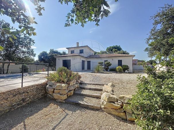 MAISON  5 PIECES 131 M2  NIMES