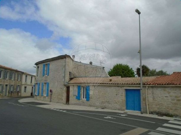 MAISON  DE MAîTRE BORD DE MER SAUJON