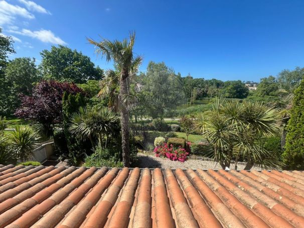 MAISON  DE MAîTRE BORD DE MER SAINT PALAIS SUR MER