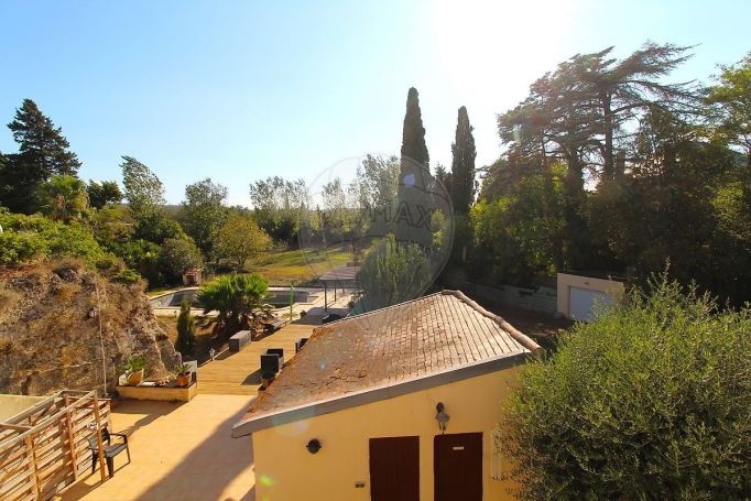 MAISON  DE MAîTRE BORD DE MER LESPIGNAN