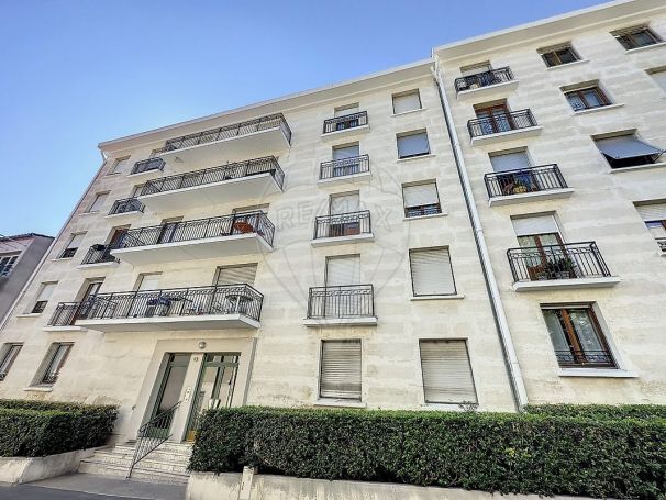 APPARTEMENT T3 67 M2 TERRASSE  NIMES