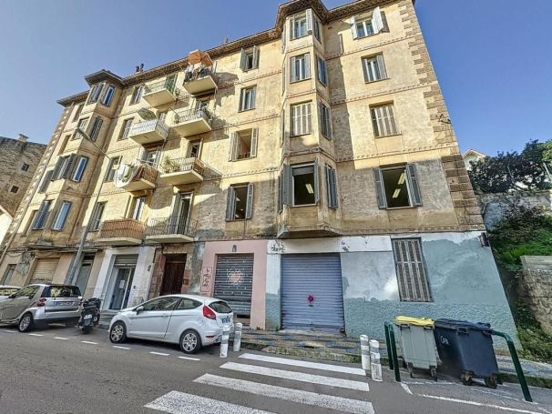 APPARTEMENT T4 108 M2 BORD DE MER AJACCIO