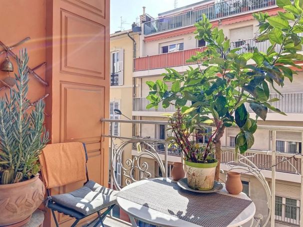 APPARTEMENT T2 50 M2 BORD DE MER MENTON