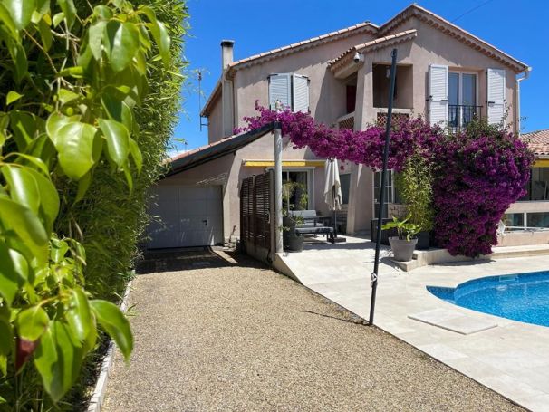 MAISON  DE MAîTRE BORD DE MER VILLENEUVE LOUBET