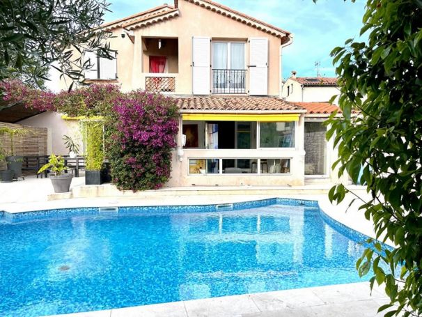 MAISON  DE MAîTRE BORD DE MER VILLENEUVE LOUBET