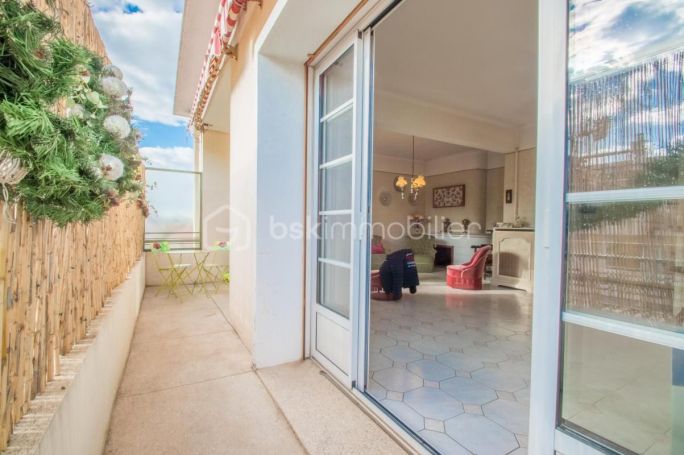 APPARTEMENT NEUF T6 123 M2 TERRASSE BORD DE MER HYERES