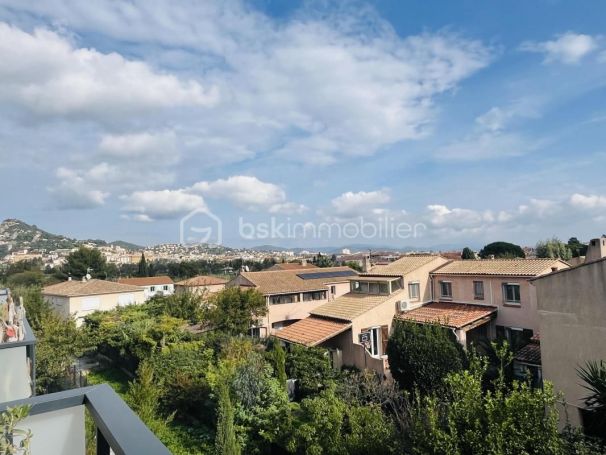 APPARTEMENT T2 38 M2 TERRASSE BORD DE MER HYERES