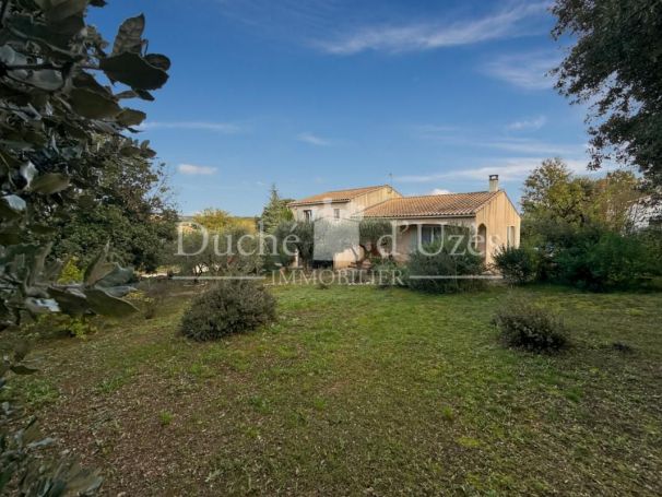 MAISON  7 PIECES 170 M2  UZES