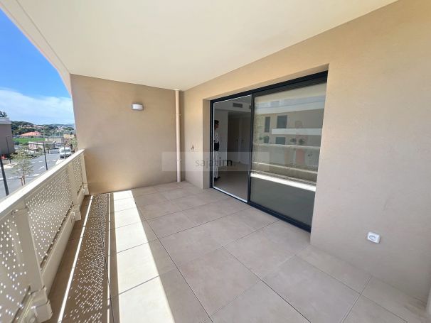 APPARTEMENT T3 65 M2 TERRASSE PLAGE à PIED SAINT MANDRIER SUR MER