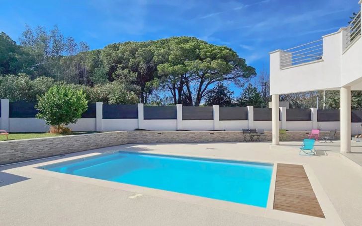 A vendre VILLA CONTEMPORAINE 4 PIECES 115 M² FREJUS VALESCURE