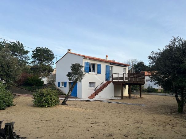 MAISON  4 PIECES 72 M2 BORD DE MER LONGEVILLE SUR MER