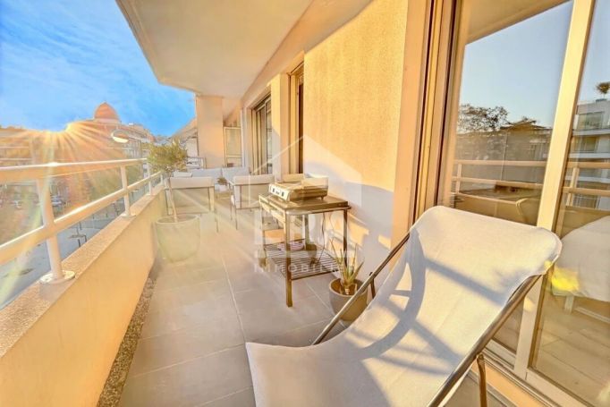 APPARTEMENT T2 53 M2 TERRASSE BORD DE MER CAGNES SUR MER