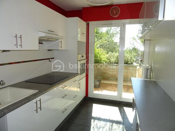 APPARTEMENT T4 82 M2 TERRASSE  NIMES