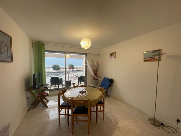 APPARTEMENT T3 44 M2 BORD DE MER JARD SUR MER